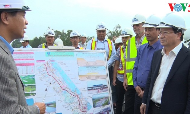 Чинь Динь Зунг проверил ход строительства скоростной автомагистрали Дананг-Куангнгай