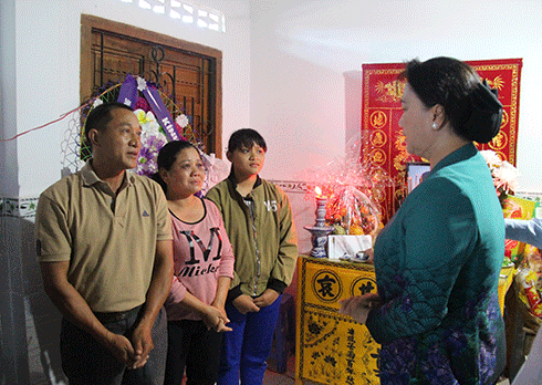 Нгуен Тхи Ким Нган навестила пострадавших от тайфуна Дамри в провинции Кханьхоа