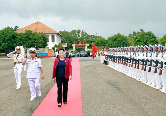 Нгуен Тхи Ким Нган посетила подразделения военно-морских сил Вьетнама