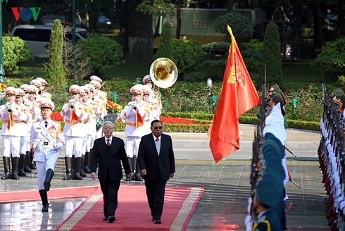Генсек НРПЛ, президент ЛНДР начал официальный дружественный визит во Вьетнам