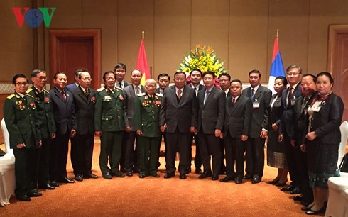 Генсек ЦК НРПЛ, президент Лаоса встретился с представителями Общества вьетнамо-лаосской дружбы
