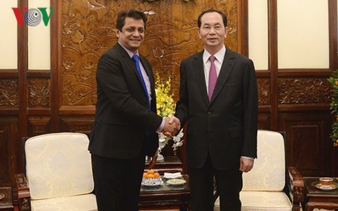 Вьетнам поощряет индийские предприятия вложить капитал в нашу страну
