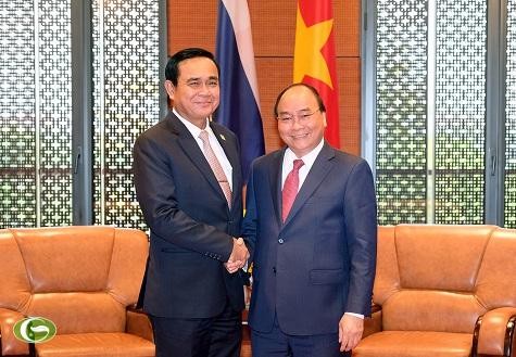 Премьер Вьетнама Нгуен Суан Фук встретился со своим коллегой из Таиланда