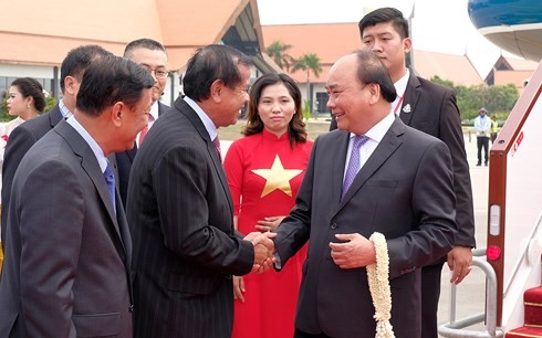 Нгуен Суан Фук начал участие в 3-м саммите Комиссии по реке Меконг в Камбодже