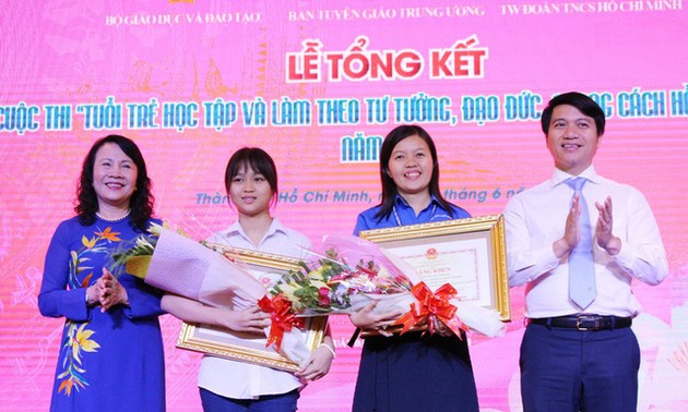 Во Вьетнаме наградили победителей конкурса «Молодёжь учится и работает по примеру Хо Ши Мина»