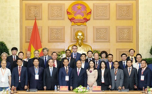 Премьер Вьетнама встретился с участниками Форума по 4-й промышленой революции на высоком уровне