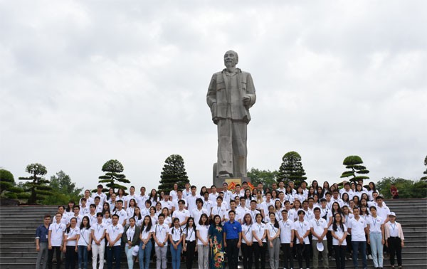 Делегация молодых вьетнамских эмигрантов посетила родину президента Хо Ши Мина