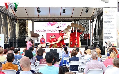 Вьетнам принимает участие в фестивале азиатских культур в Словакии