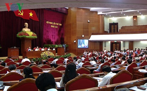 На 8-м пленуме ЦК КПВ обсуждалось социально-экономическое положение страны