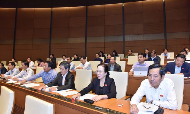 Парламент Вьетнама принял постановление о смете госбюджета на 2019 год