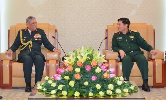 Министр обороны Вьетнама принял командующего Сухопутными войсками Индии