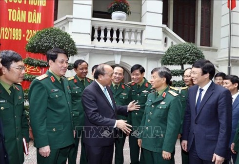 Премьер Вьетнама провёл рабочую встречу с редакцией газеты «Куандой Нянзан»