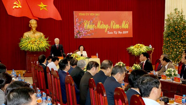 Генсек ЦК КПВ, президент СРВ Нгуен Фу Чонг поздравил провинцию Йенбай с Тэтом