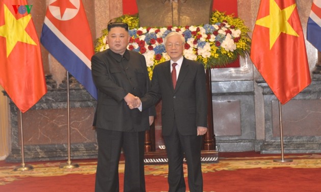 Генсек ЦК КПВ, президент СРВ Нгуен Фу Чонг провел переговоры с лидером КНДР Ким Чен Ыном
