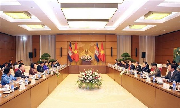 Делегация парламента Камбоджи находится во Вьетнаме с официальным визитом