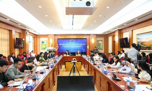 Руководители Вьетнама проведут диалог с 2500 бизнесменами на вьетнамском форуме по частному сектору экономики 2019