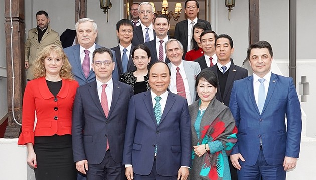 Премьер Вьетнама провёл различные мероприятия в ходе визита в Румынию