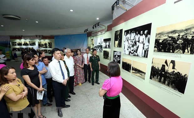 Во Вьетнаме проходит выставка в честь 65-летия победы под Диенбиенфу