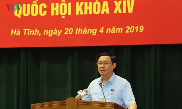 Вице-премьер Выонг Динь Хюэ встретился с избирателями провинции Хатинь