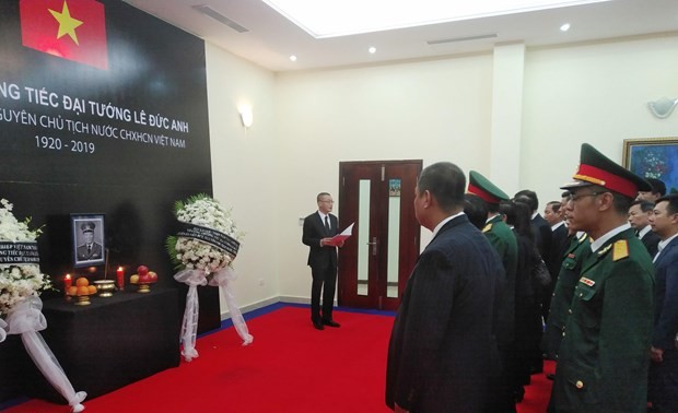 Во многих странах прошла церемония прощания с экс-президентом Вьетнама Ле Дык Анем
