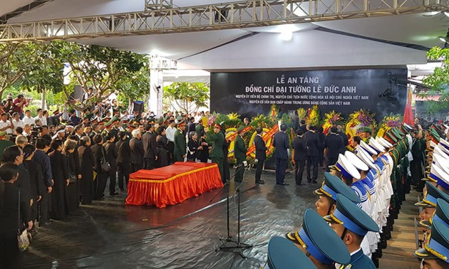 В г.Хошимине прошли похороны экс-президента Вьетнама Ле Дык Аня