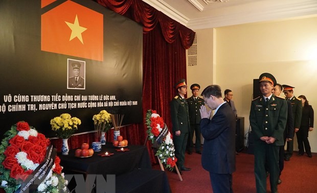 В России и Сингапуре состоялась церемония прощания с экс-президентом СРВ Ле Дык Анем