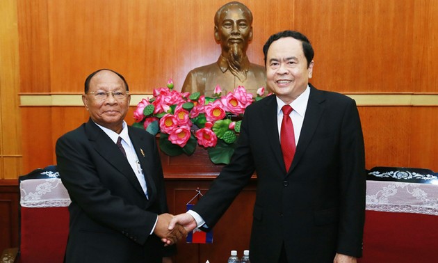 Глава ОФВ Чан Тхань Ман принял делегацию Национальной Ассамблеи Камбоджи