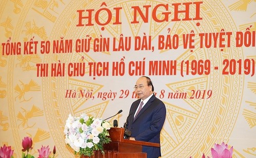 Нгуен Суан Фук принял участие в конференции, посвященной 50-летию сохранения тела Президента Хо Ши Мина