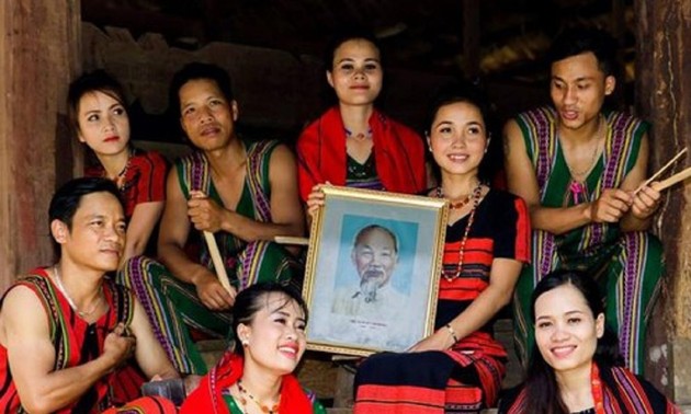 Жители провинции Тхыатхиен-Хюэ о Президенте Хо Ши Мине