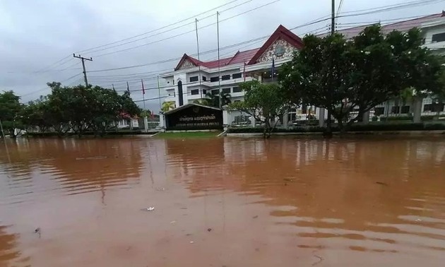Руководство Вьетнама выразило соболезнования в связи с масштабными наводнениями в Лаосе