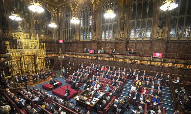 Британская Палата лордов приняла занонопроект о переносе Brexit