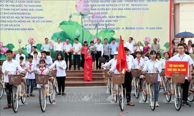 Во Вьетнаме предоставлены стипендии школьникам из малоимущих семей