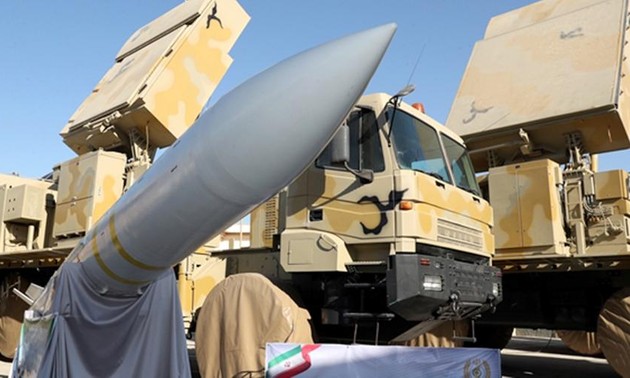 Иран показал баллистическую ракету с новой боеголовкой 
