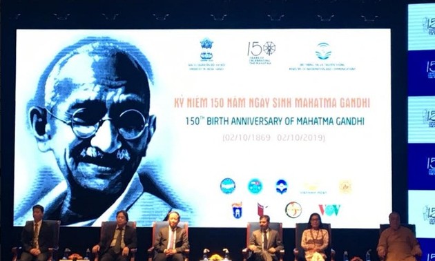 В Ханое отметили 150-летний юбилей национального героя Индии Махатмы Ганди