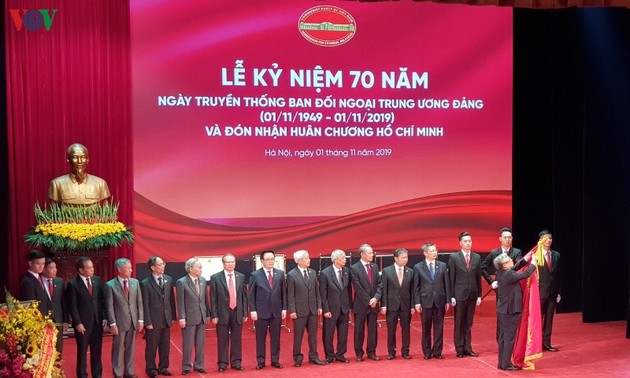 Международный отдел ЦК КПВ награжден орденом Хо Ши Мина