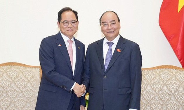 Посол Республики Корея желает увеличить южнокорейские инвестиции в Центральный Вьетнам