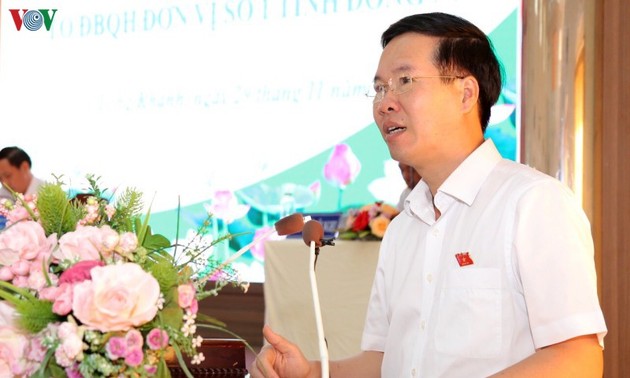 Руководители Вьетнама продолжают встречаться с избирателями после 8-й сессии Нацсобрания