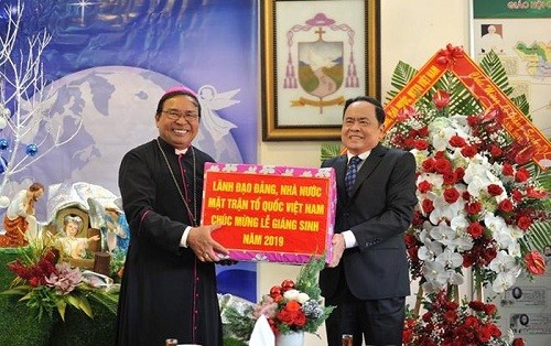 Чан Тхань Ман поздравил католиков и протестантов с Рождеством в провинции Даклак