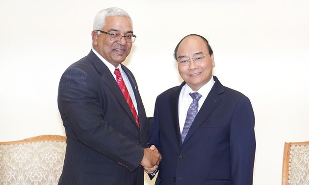 Премьер-министр Вьетнама принял министра юстиции Кубы