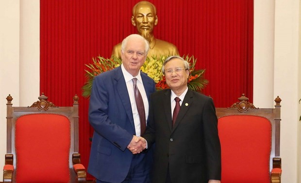 Чан Куок Выонг принял директора Программы Вьетнама при Гарвардском университете
