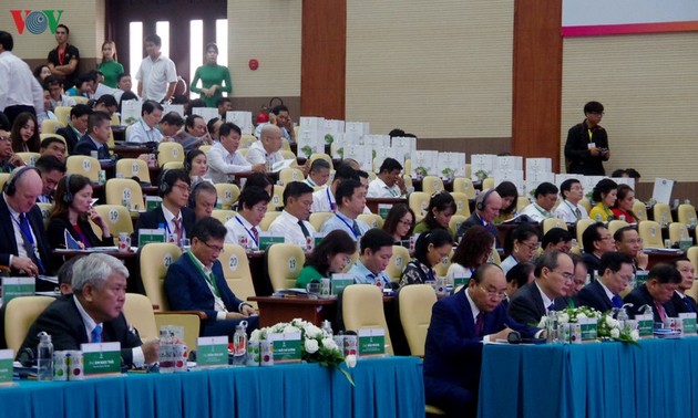Премьер Вьетнама принял участие конференции по привлечению инвестиций в провинцию Чавинь
