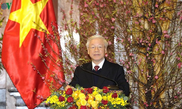 Генсек ЦК КПВ, президент Вьетнама поздравил действующих и бывших руководителей страны с Тэтом