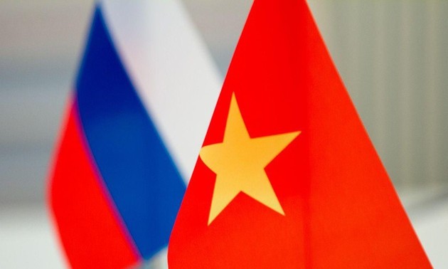 Руководство России поздравило Вьетнам с Днем воссоединения страны