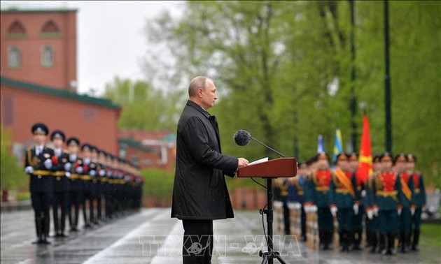 Президент РФ поздравил офицеров и выпускников военных вузов с Днем Победы