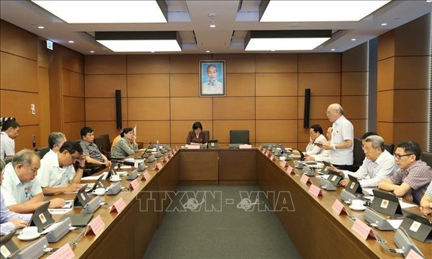 Нацсобрание СРВ обсудило законопроект о вьетнамских гражданах, работаюших за границей по контракту