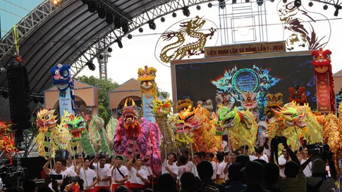 Ouverture du 1er festival de danse au dragon, à la licorne et au lion