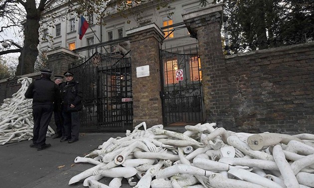 Moscou dénonce les pressions sur son ambassade à Londres