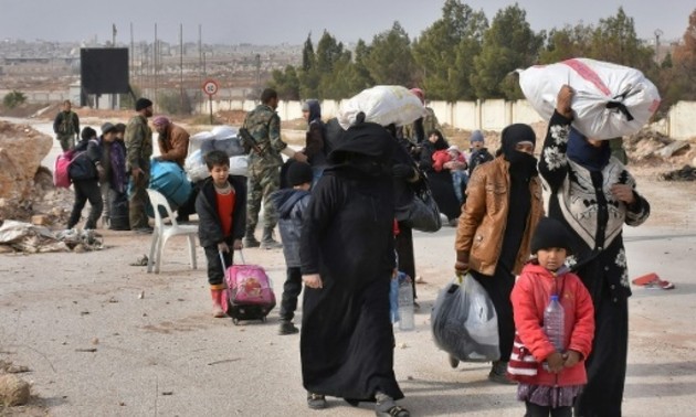 Syrie : des milliers de civils fuient Alep-Est