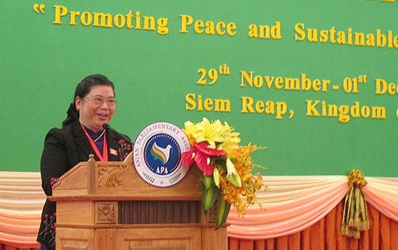 Tong Thi Phong à la 9ème session de l’APA