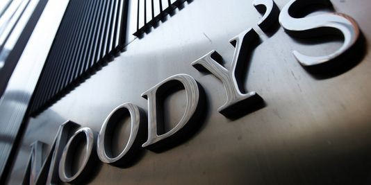 Moody's abaisse à négative la perspective de la dette de l'Italie